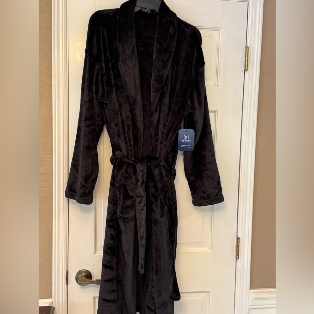 George Eco-Friendly Black Robe - Picture 3 of 5